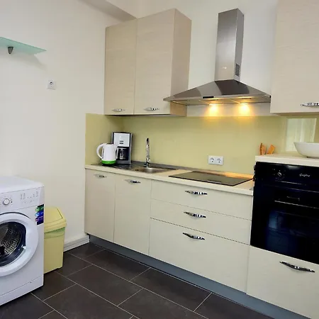 Molo Lozna-3 By Interhome Daire Postira